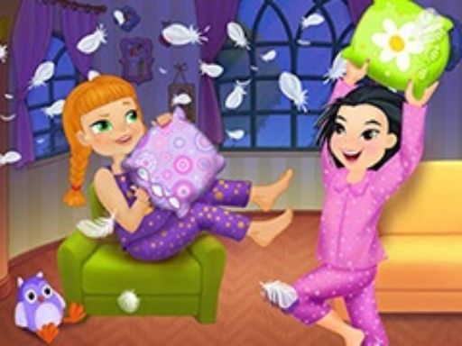 Crazy Pillow Fight Sleepover Party online game