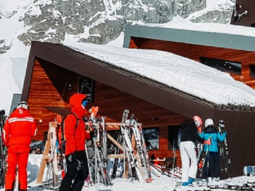 Ski Resort Hidden Snowflakes online Puzzle game
